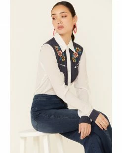 Roper Studio West Women's White Embroidered Yoke Long Sleeve Snap Western Core Shirt 