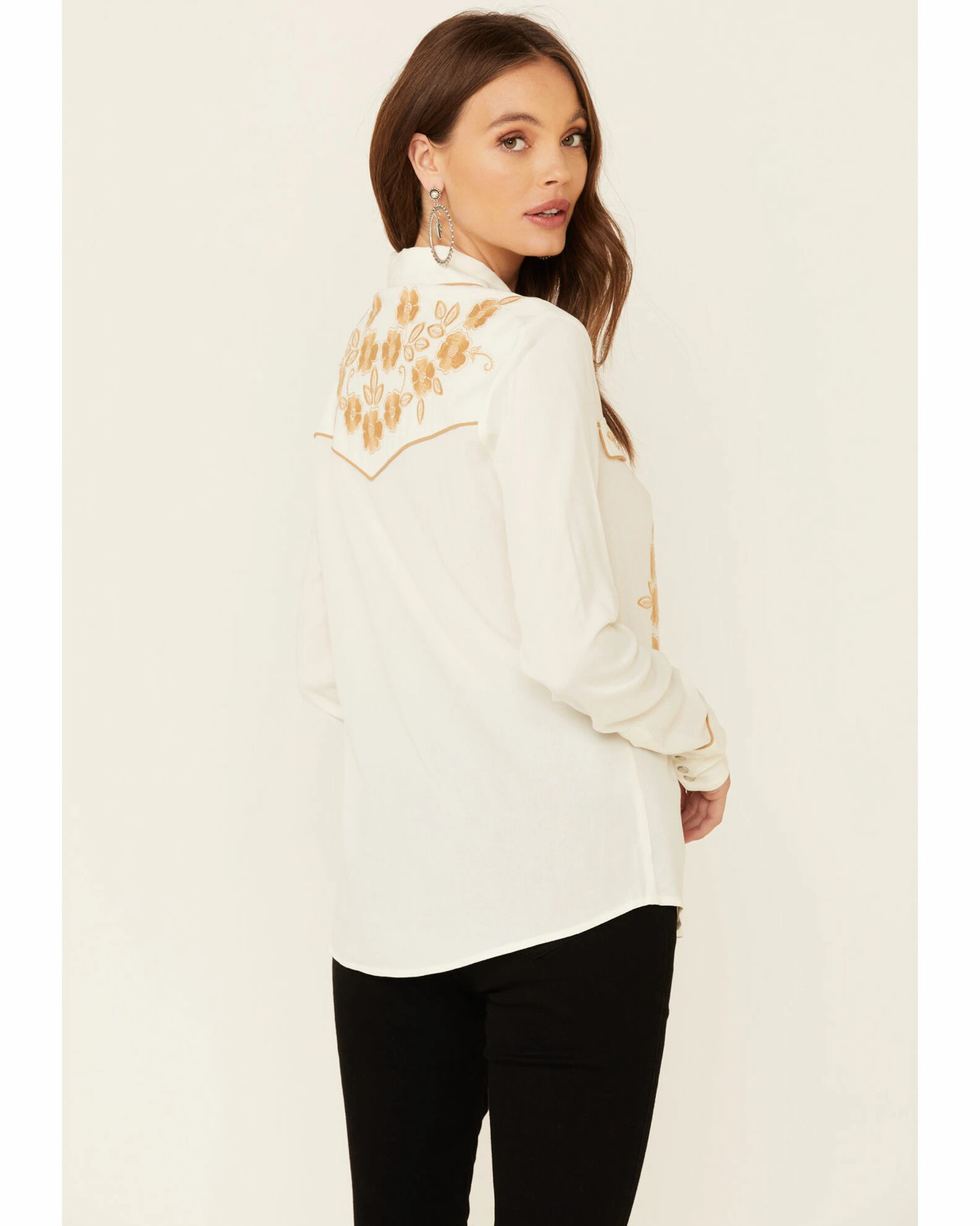 Roper Stetson Women's White Poly Crepe Retro Embroidered Long Sleeve Snap Western Shirt 6 Roper Stetson Women's White Poly Crepe Retro Embroidered Long Sleeve Snap Western Shirt - Image 4