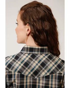 Roper Women's Long Sleeve Black & Cream Plaid Snap Shirt Green -Roper Shop 2000360031 300 P2