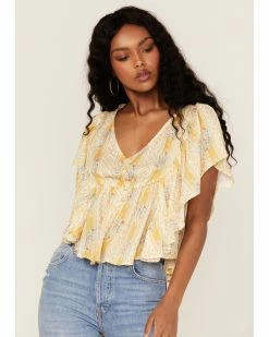 Roper Women's Southwestern Wallpaper Floral Print Ruffle Sleeve Top Yellow 11 Roper Women's Southwestern Wallpaper Floral Print Ruffle Sleeve Top Yellow -Roper Shop 2000366851 700 P1 1
