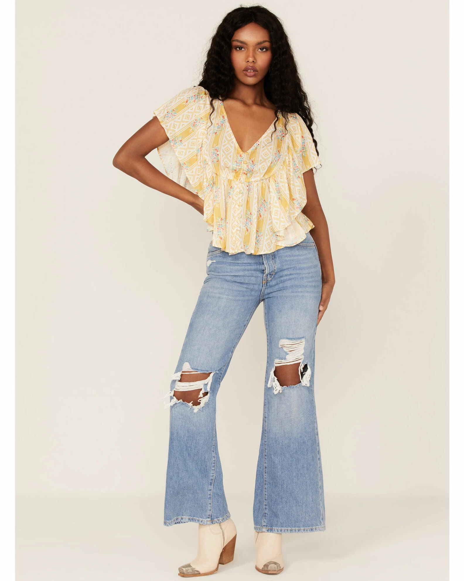 Roper Women's Southwestern Wallpaper Floral Print Ruffle Sleeve Top Yellow 4 Roper Women's Southwestern Wallpaper Floral Print Ruffle Sleeve Top Yellow - Image 2