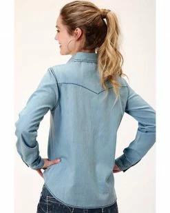 Roper Women's Light Wash Long Sleeve Snap Western Core Denim Shirt  Blue -Roper Shop 2000367044 400 P2