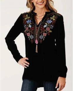 Roper Women's Long Sleeve Velvet Embroidered Tunic Black 9 Roper Women's Long Sleeve Velvet Embroidered Tunic Black -Roper Shop 2000382550 001 P1 1